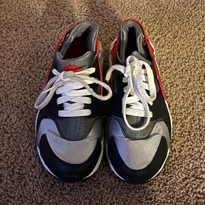 Grade school Nike Huarache